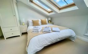 Bright Quiet Loft Room Ensuite Serene Clapham Area